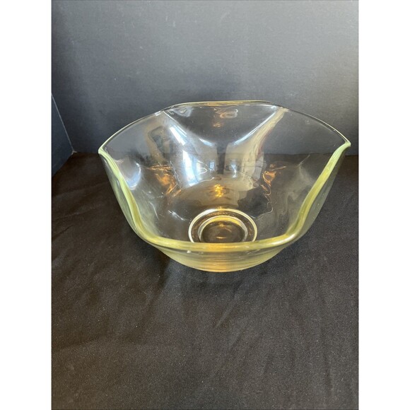 VTG Triangular Clear Serving Bowl with Hint of Yellow Iridescent Tint 5”X9.25” - Picture 5 of 14